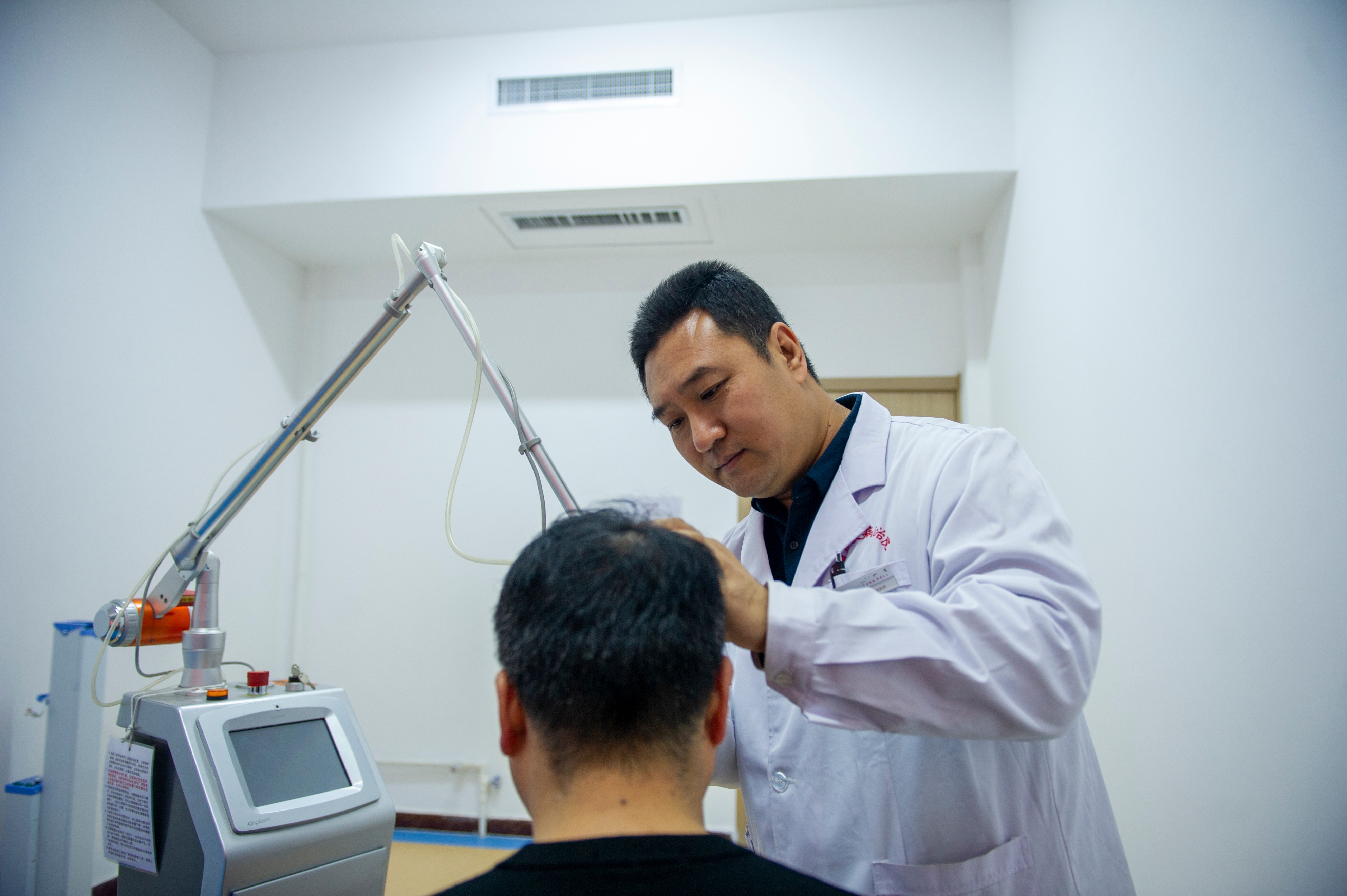 父子从医纪录片,父子两代行医恪守医道