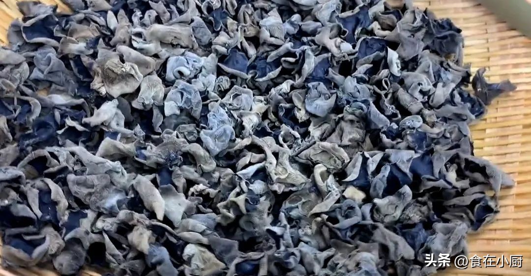 木耳怎么泡干净又快除虫卵,木耳上有很多黑点虫卵还能吃吗
