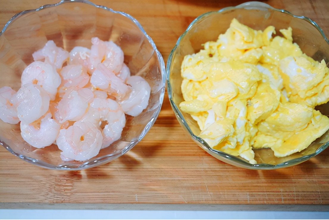 儿童番茄西葫芦木耳炒虾仁,西葫芦炒番茄怎样炒才能出汁好吃