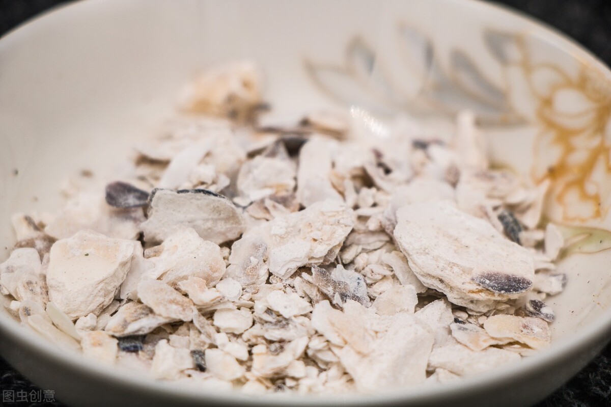 遗精四年，源起相火过旺，肾气亏虚，欲止遗，先止心