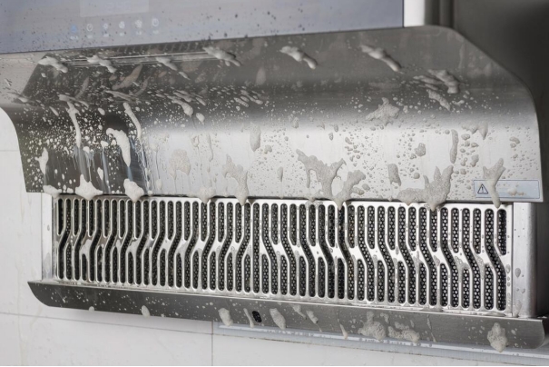 口罩清洁油烟机,只需一个口罩就能清洗油烟机