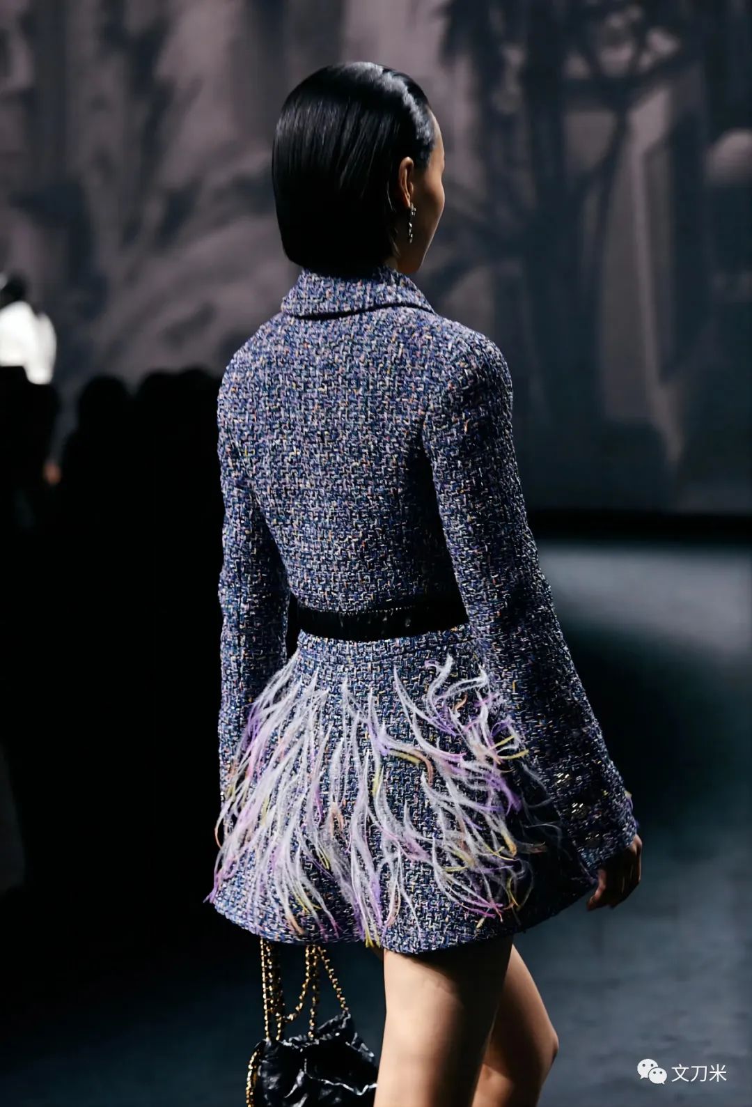 小香风全身黑,特别小香风