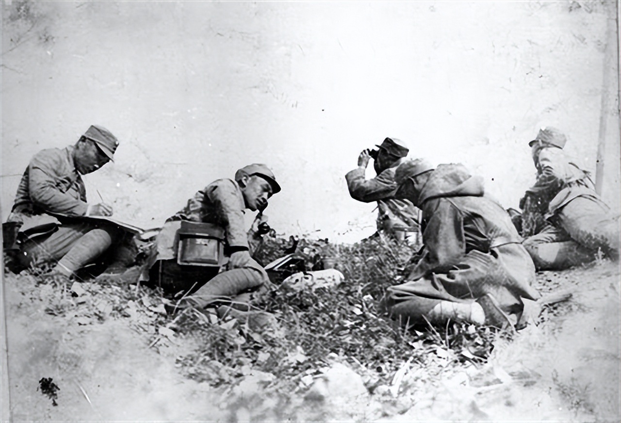 1936年，邓华缴获五箱白金龙烟，只给主席一支，毛主席：财不外露