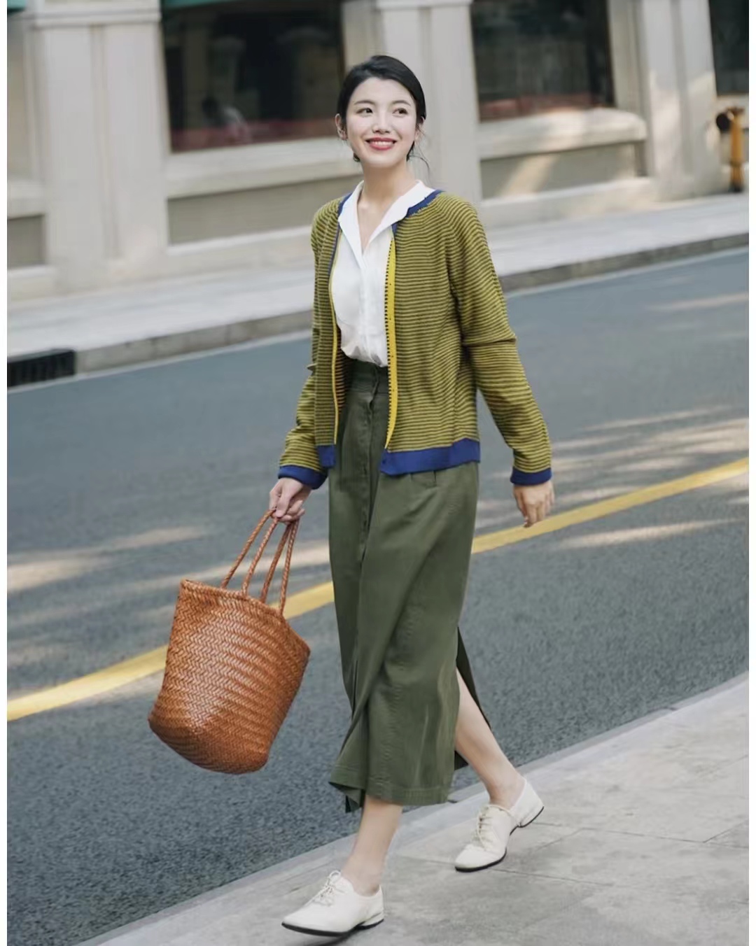 法式穿搭高级气质40岁,27套最时髦的优雅法式风穿搭