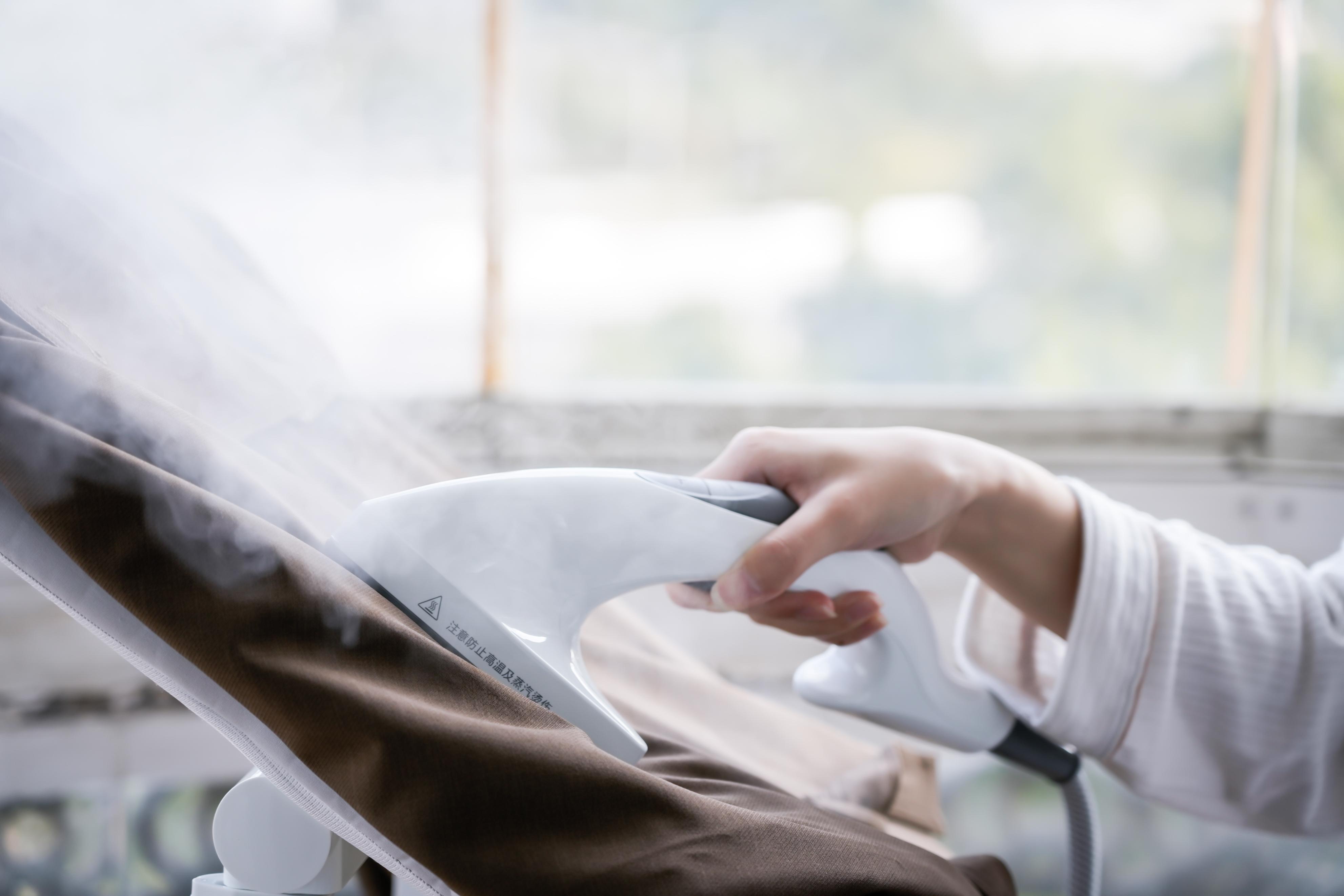 平价挂烫机和熨斗测评,迷你挂烫机和大的挂烫机测评