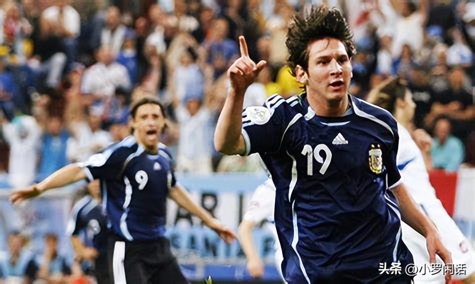 两代球王争霸完整视频,两代球王致敬梅西