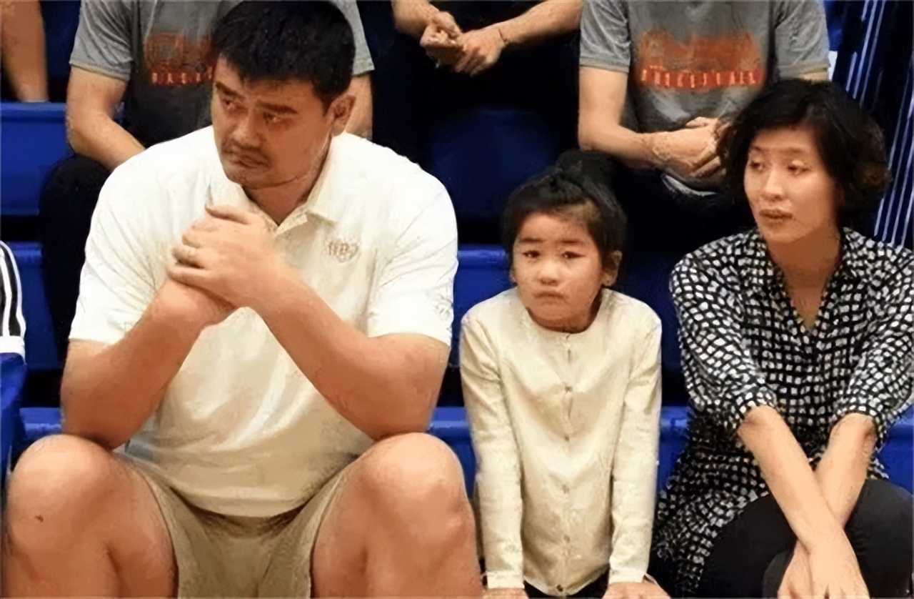 姚明和妻子叶莉的恩爱秘诀是什么,姚明和妻子的爱情故事