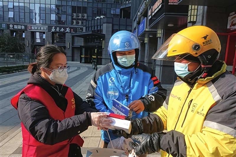 一封动人的倡议书一群暖心的“接力人”