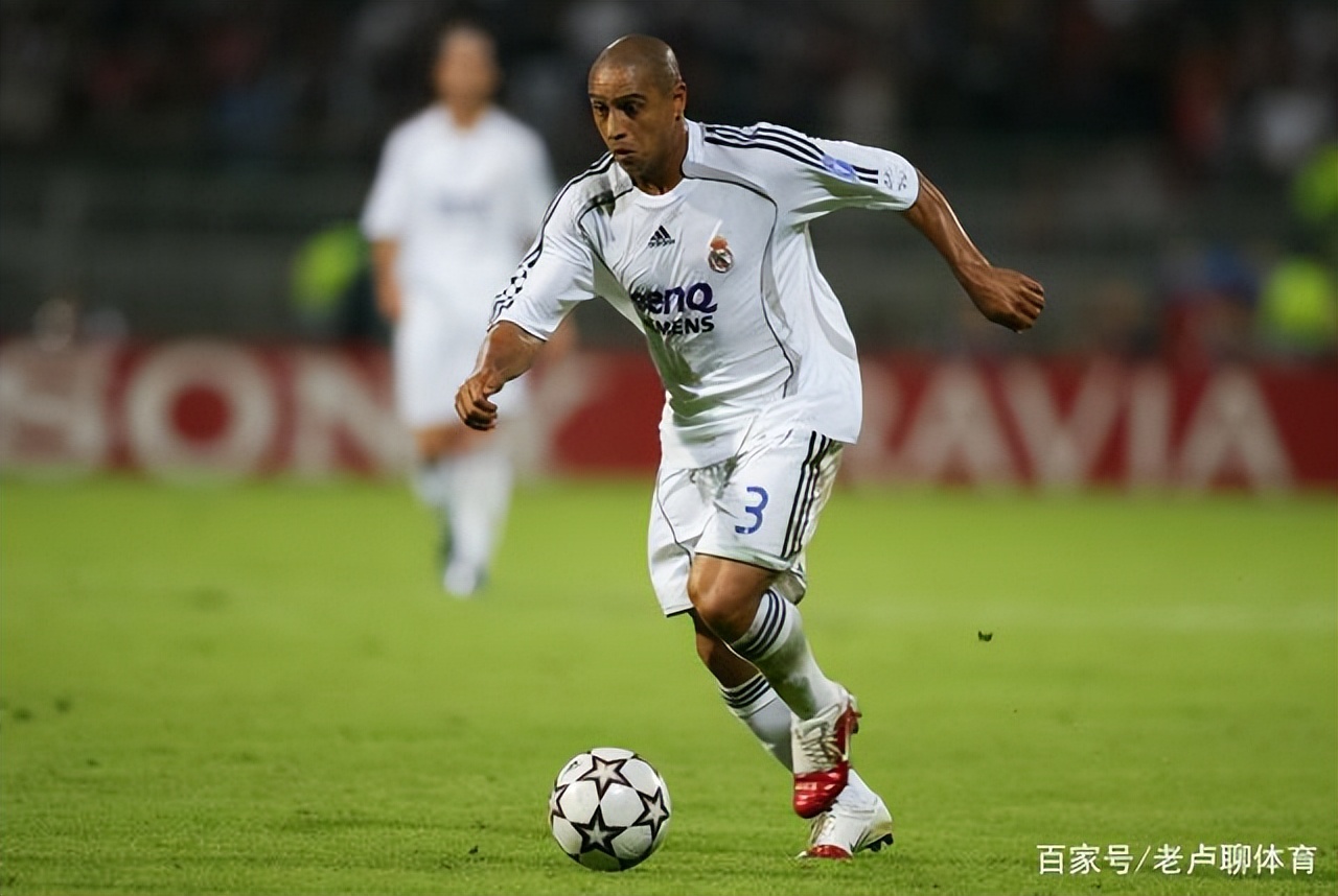 罗伯特卡洛斯吓坏人墙,罗伯特卡洛斯踢晕人墙