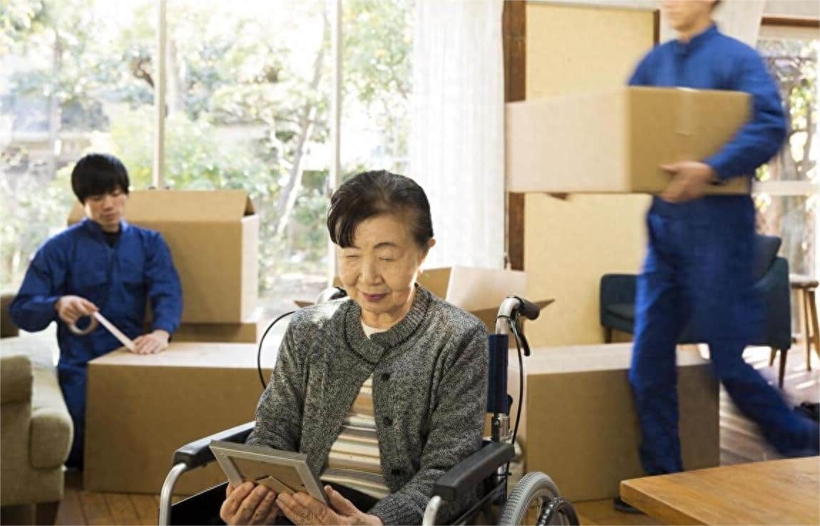 56岁大姐嫁给了高富帅,38岁大姐嫁25岁小伙