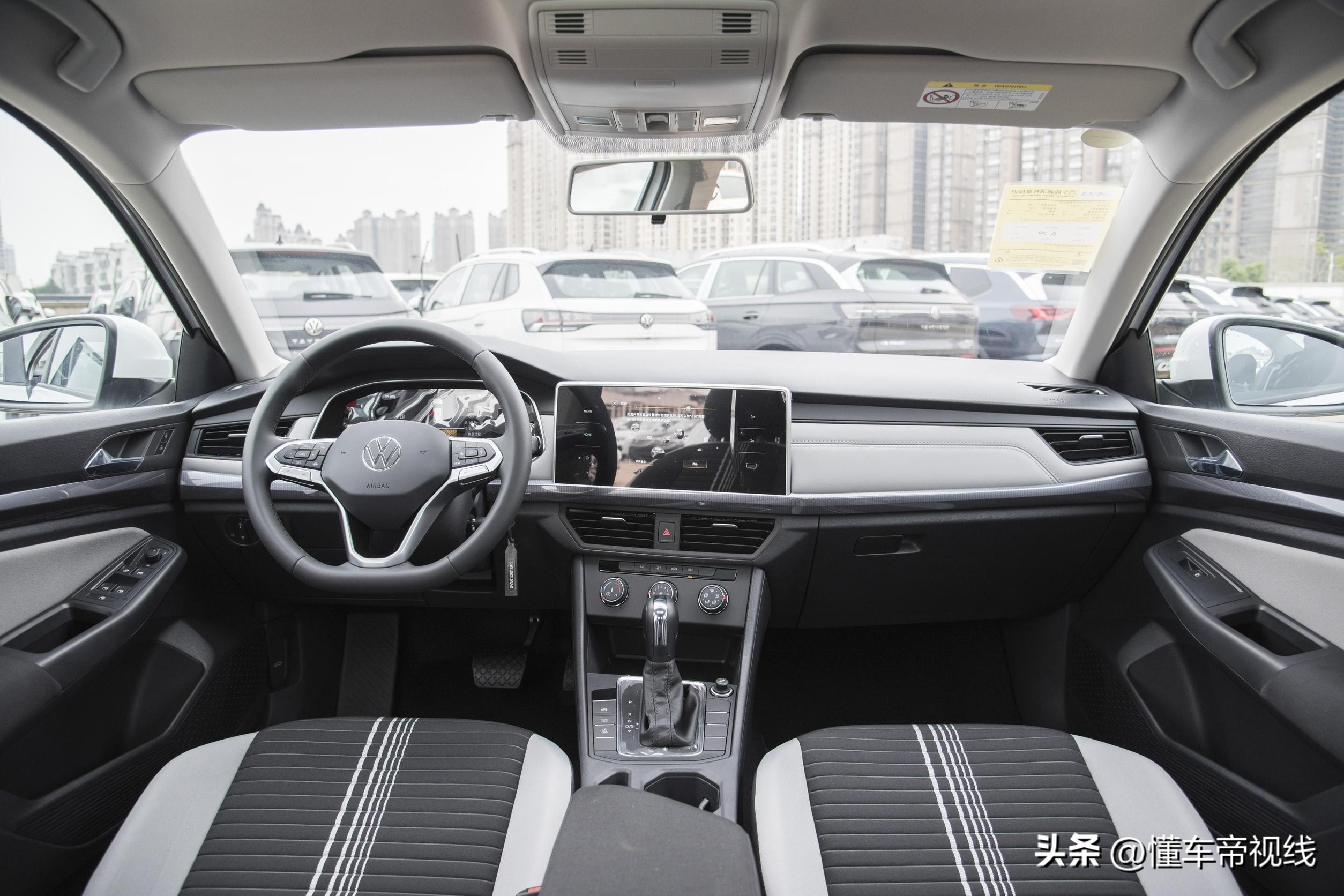 新车|售价12.29万元，1.5升发动机+6AT，大众宝来畅行限量版到店