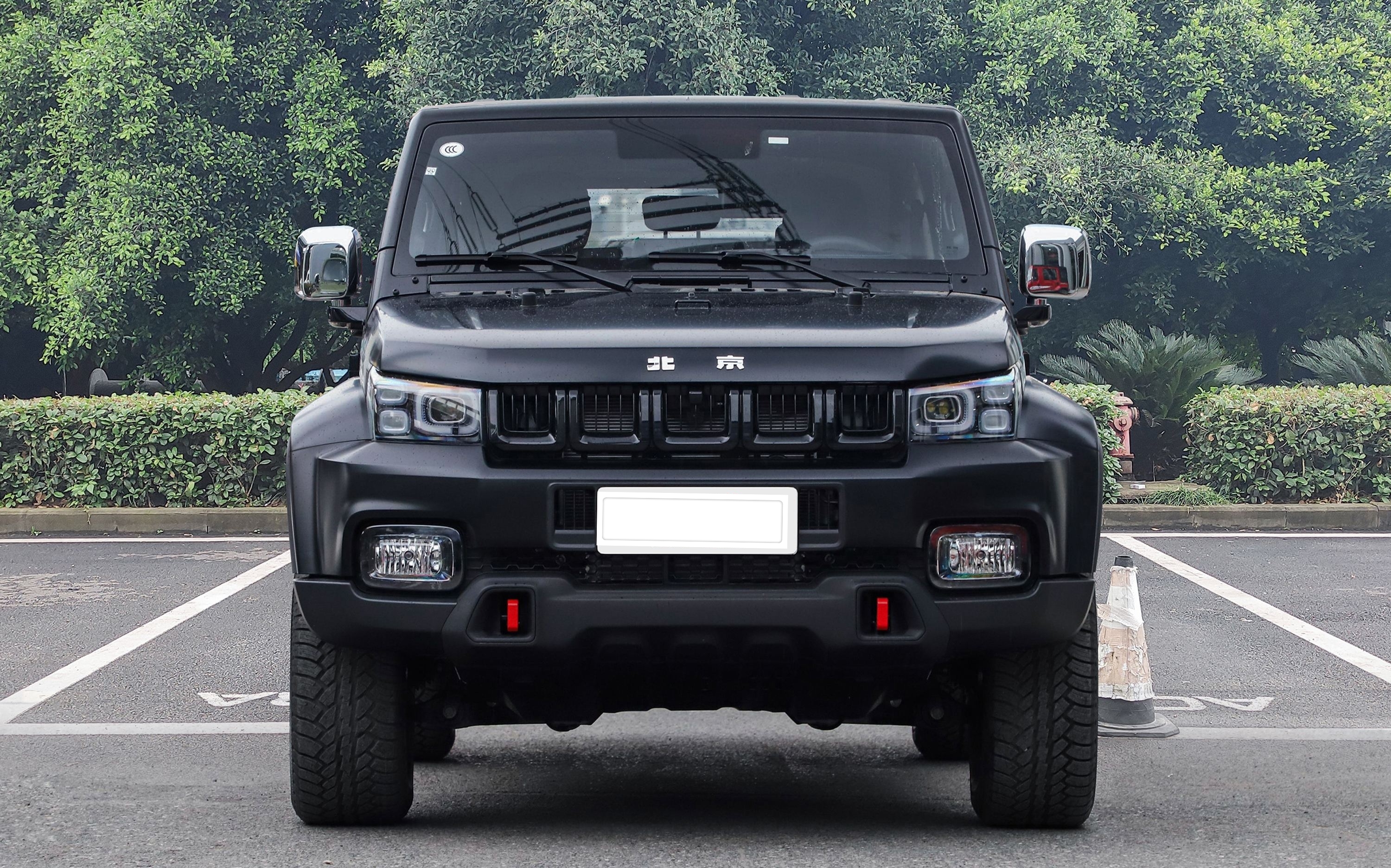 bj40刀锋柴油四驱详解,23款bj40刀锋英雄柴油版中配后锁