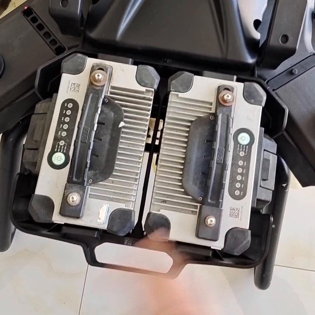 极飞p100电池插上不能开机,极飞p100电池红灯双闪