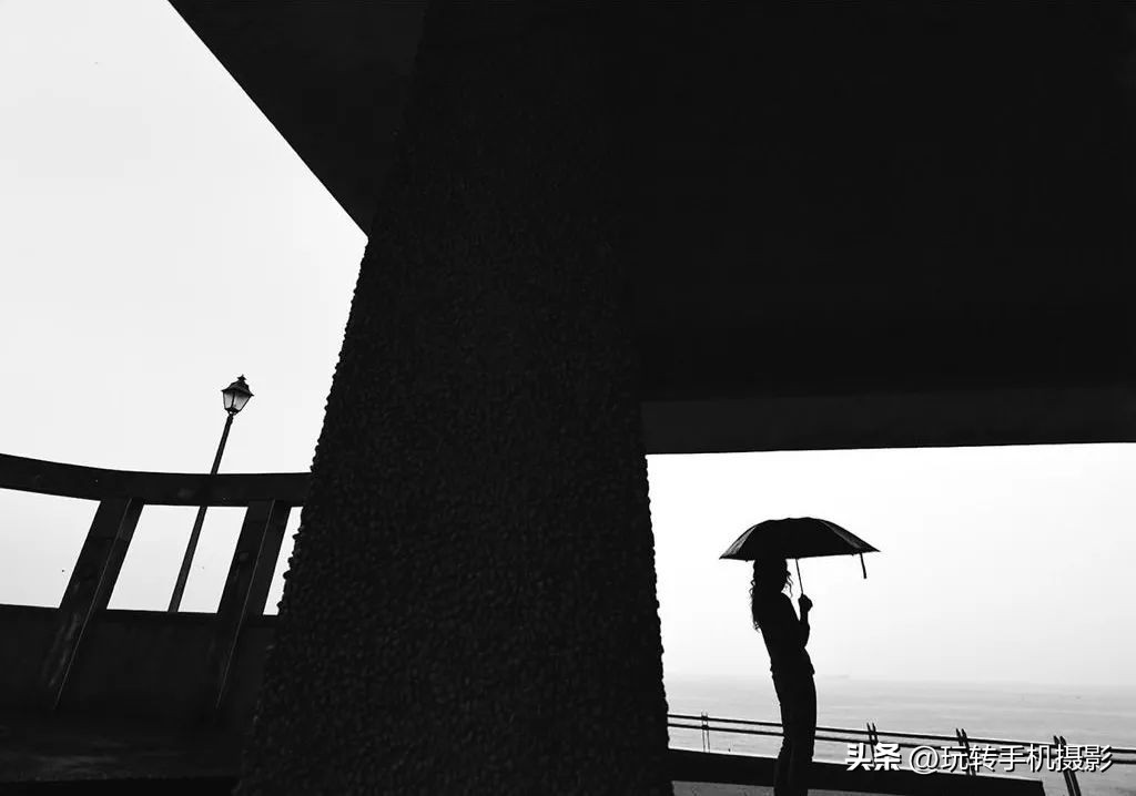 如何拍出好看的下雨天夜晚照片,雨天如何拍摄有温度的照片