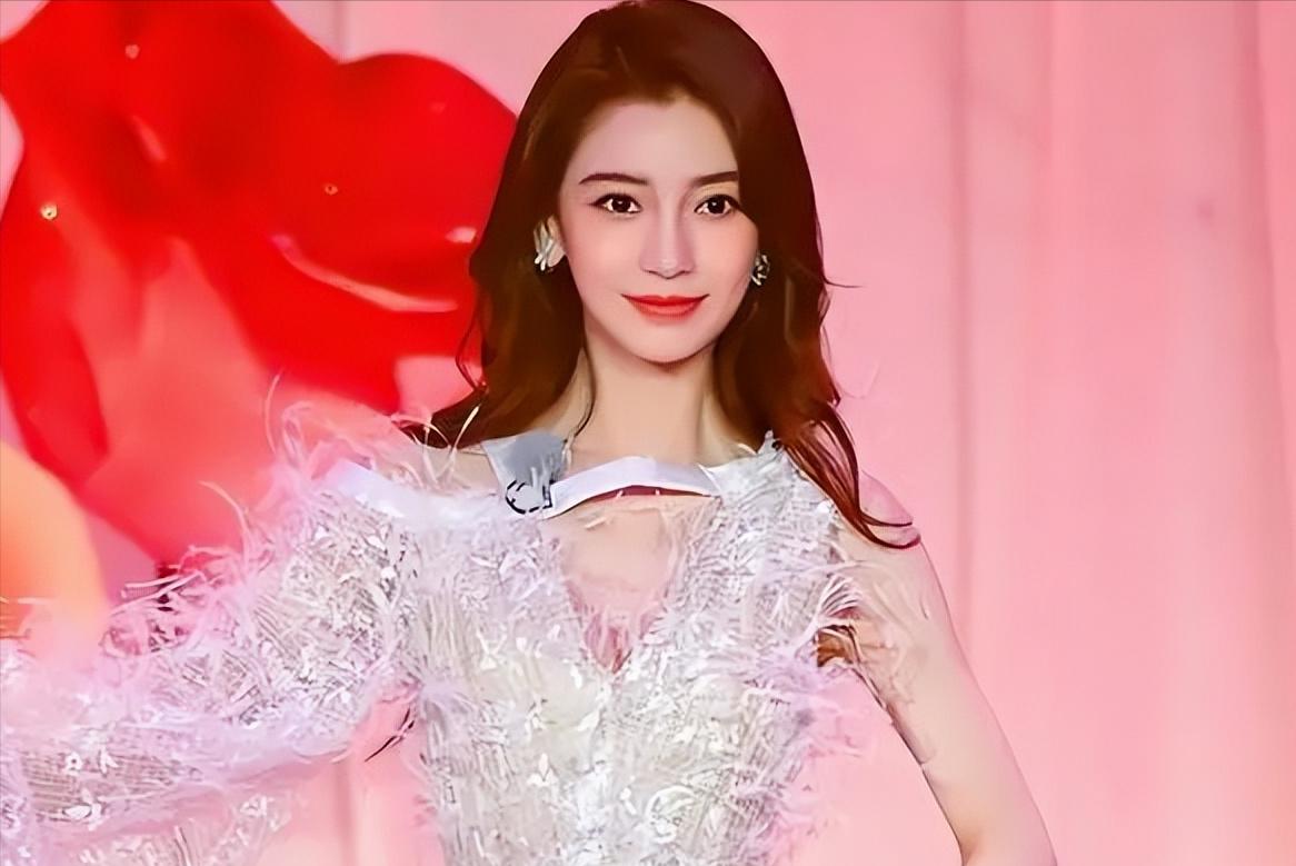 黄晓明杨颖被曝分居两年,黄晓明又和绯闻女友同框了