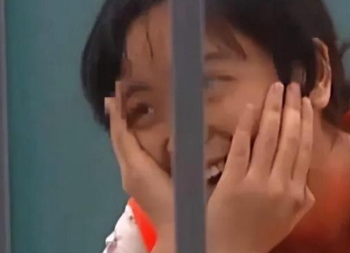 成都女子将母亲分尸,18岁少女肢解父母分尸案