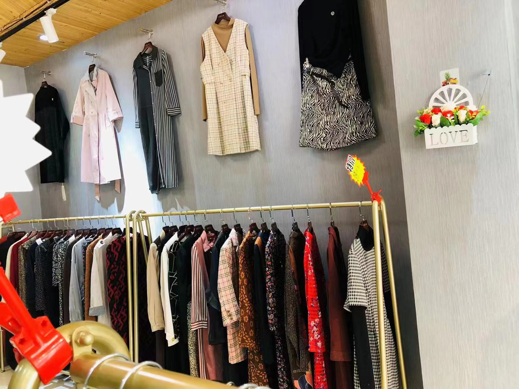 昭通一家开在二楼的服装店,昭通西街最坑的服装店