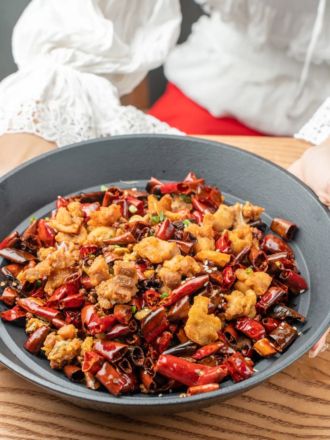 称霸江湖菜23年的“排队神话”又开新店！不讲故事只讲味道