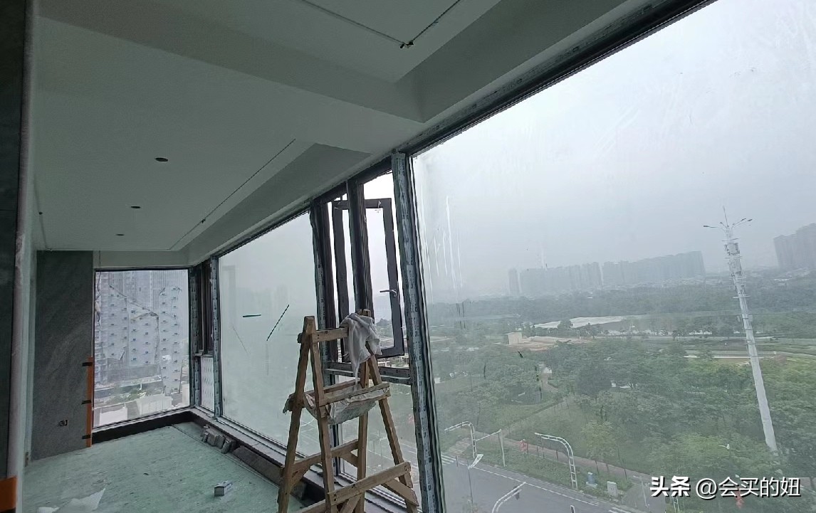 大玻璃和小玻璃哪种好,新型大玻璃应该注意些什么