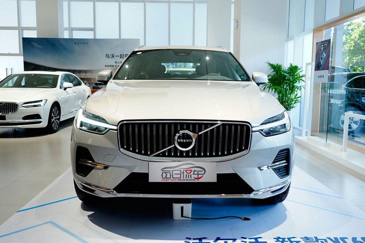 沃尔沃xc902022款t8试驾评测,沃尔沃xc602022款哪个颜色好看