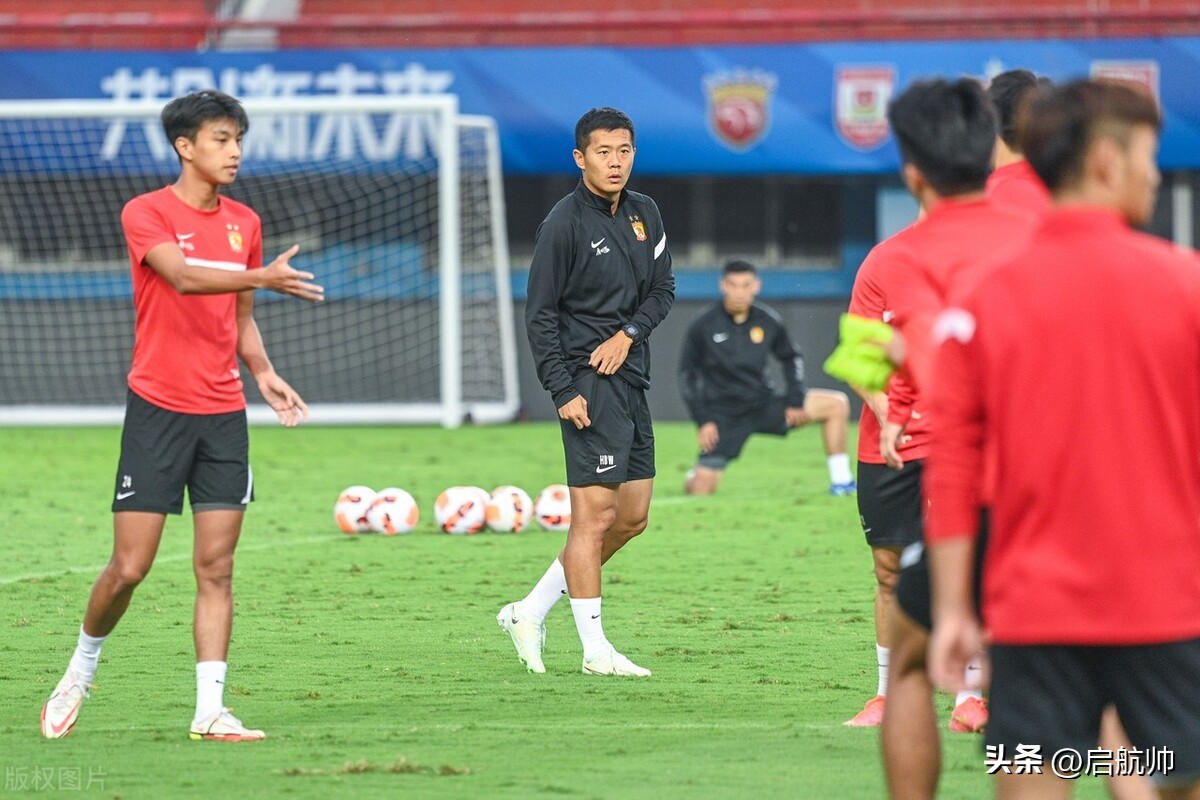 武磊进球复制训练中与张玉宁配合,武磊上港4:0胜恒大