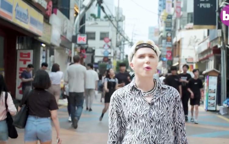 白人网红沉迷Kpop文化，狂整容还做丁丁缩小术，被韩国人骂至道歉