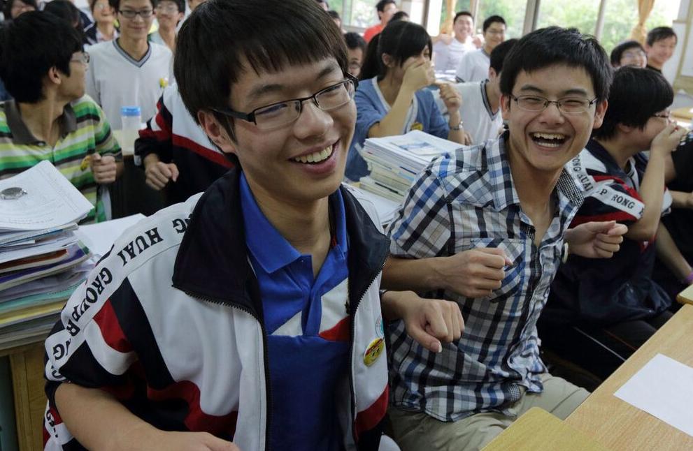 高考300多分是参军好还是上专科好,高考失利是读大专还是进入社会