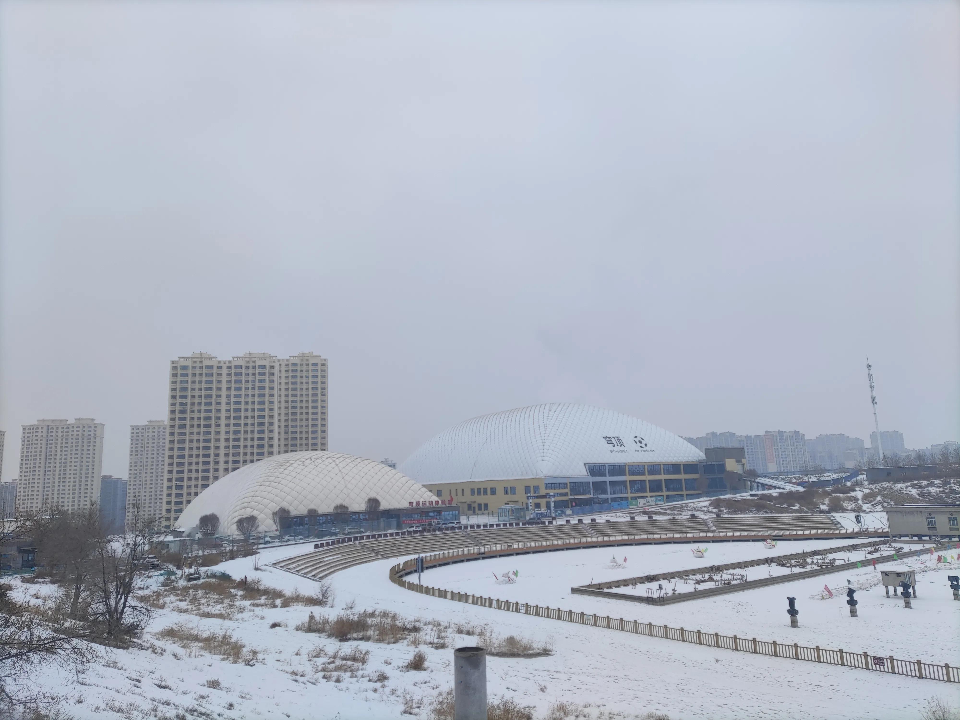 新疆第一个空中足球场,新疆最专业的足球场