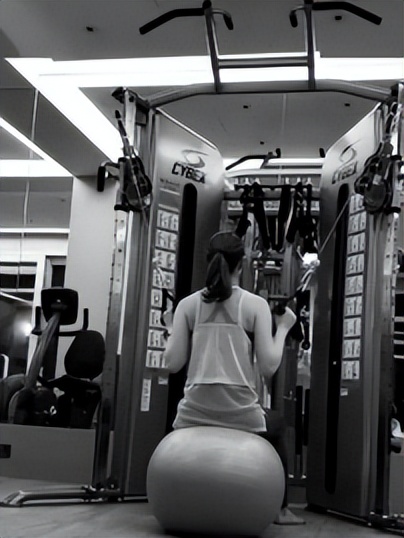 赌王何超莲吴克群视频,吴克群何超莲差几岁