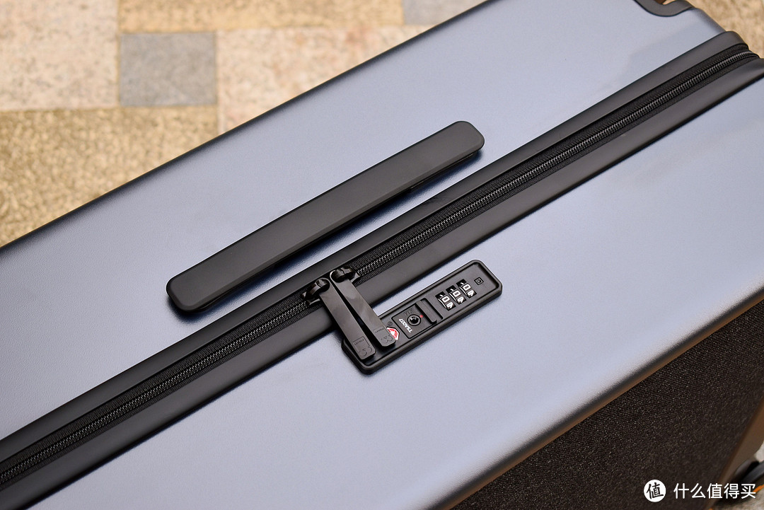 地平线8号城市脉搏行李箱，质感突出，干湿分离，真的好用