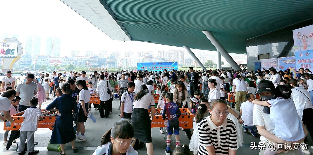 六一亲子足球嘉年华活动,幼儿园庆六一足球比赛报道