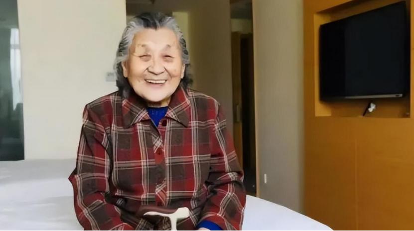 90后女生出差住酒店的生活,90后姑娘在酒店住两个月