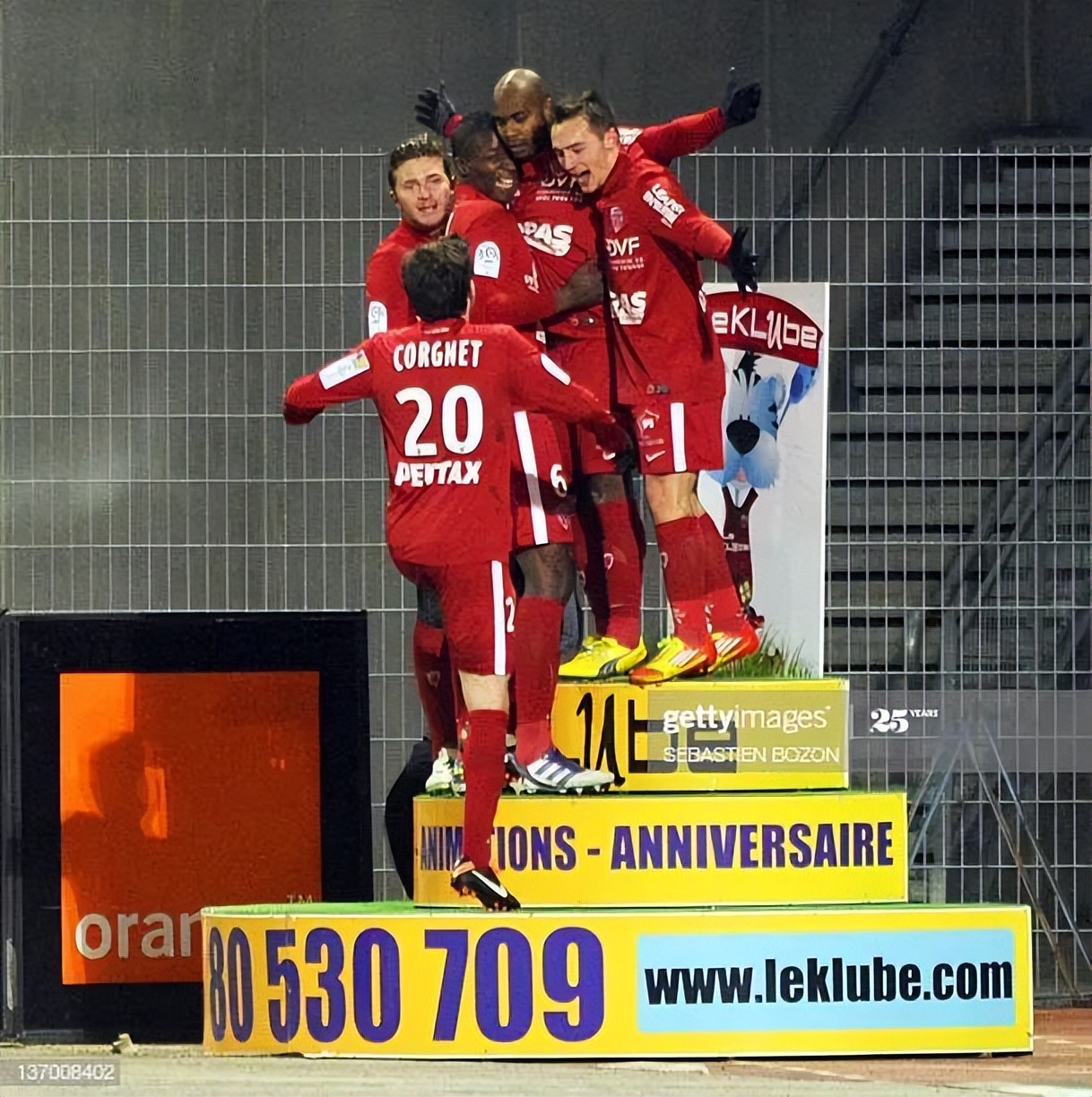 布里斯小传丨年少父亲踢球养家，法甲射手定居成都