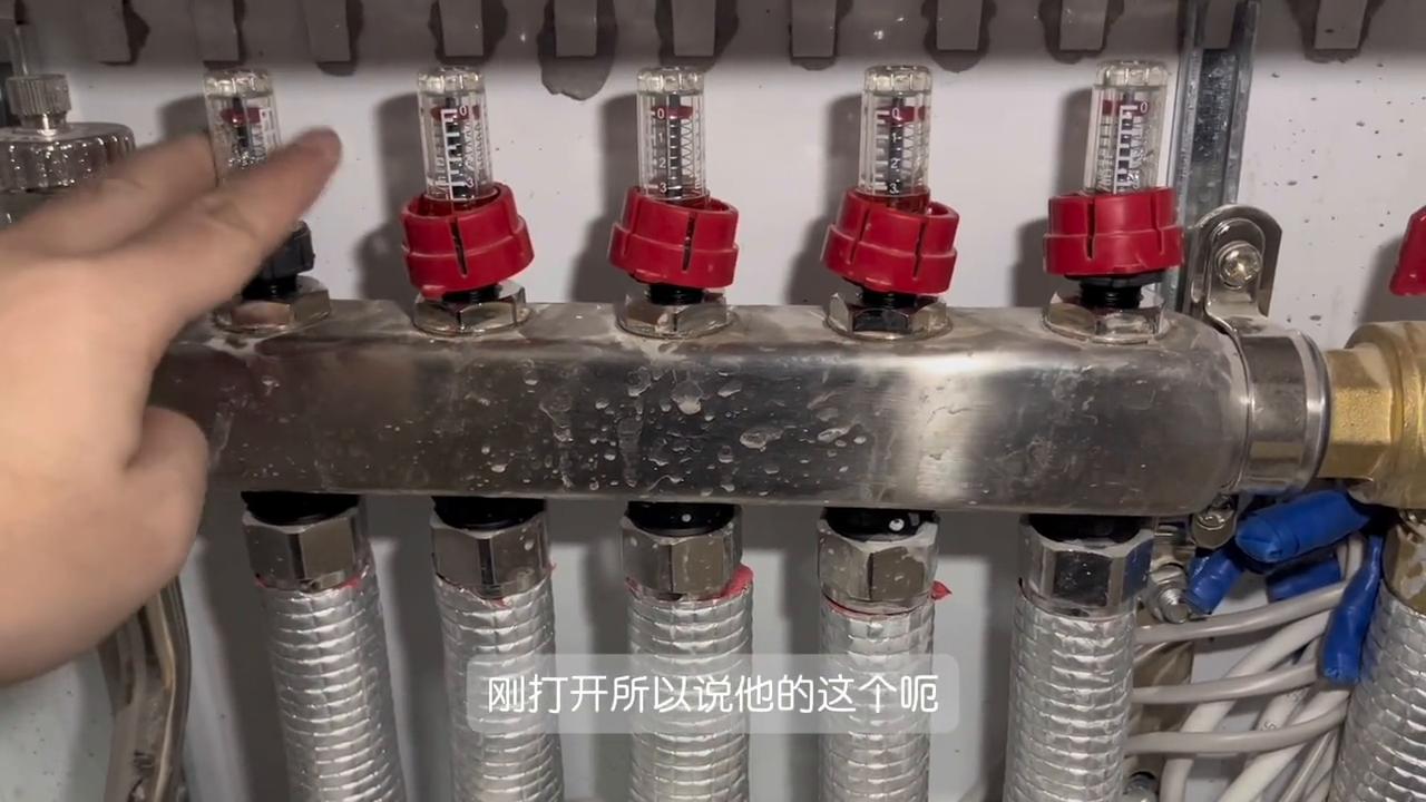 冬天铺地砖怎样调地暖,如何让家里的地暖更暖和