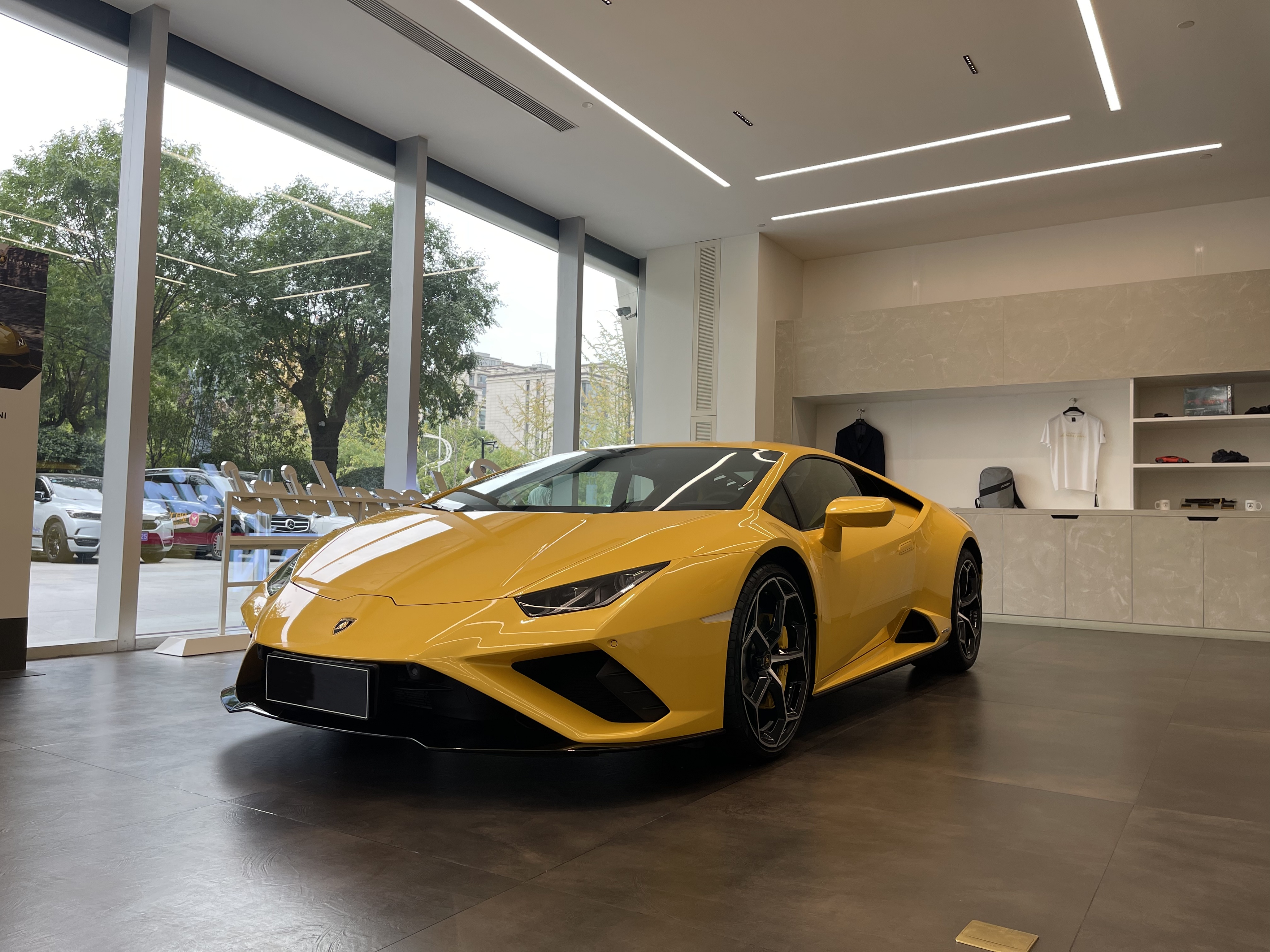 兰博基尼小牛45万的车,新车喜提兰博基尼小牛