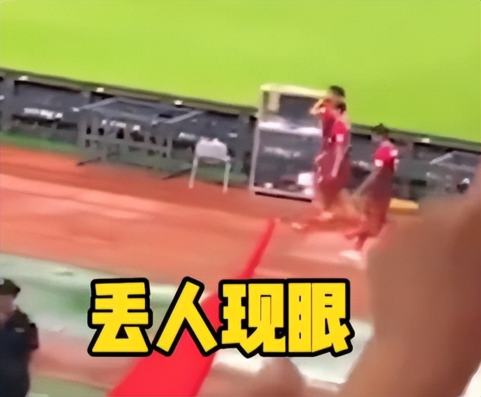 内马尔进球为白血病男孩跳舞,内马尔学患病孩子进球跳舞