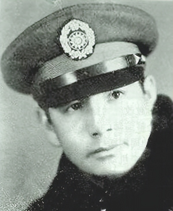 1955年十大元帅授衔，蒋介石指着陈毅对宋美龄说：这个人太厉害了