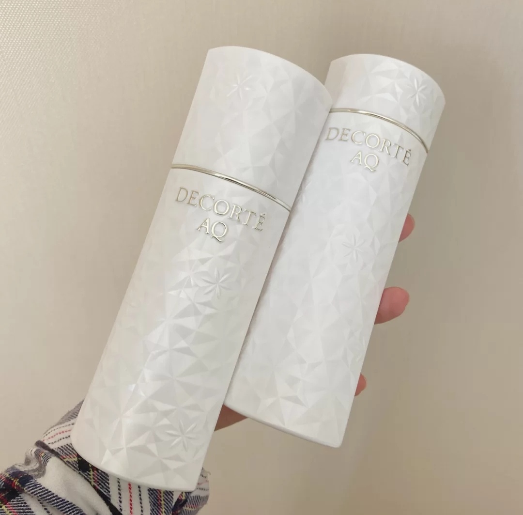 推荐一款保湿水乳40多岁女士用,什么牌子的水乳好用不刺激肌肤