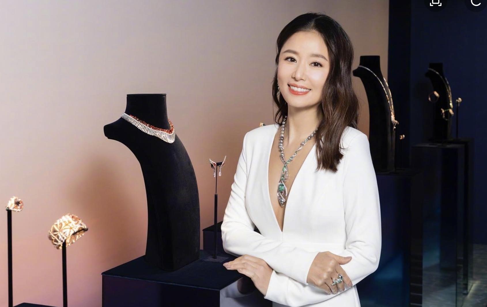 素颜是灾难，化妆是整容，这9位女明星的真实颜值，前后反差巨大