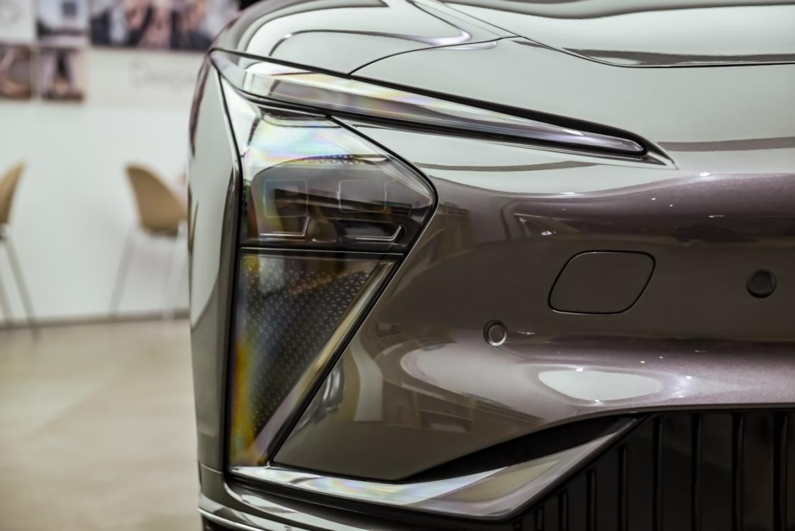 智己l7改款沉静式体验,智己ls7对比理想l7驾驶感受