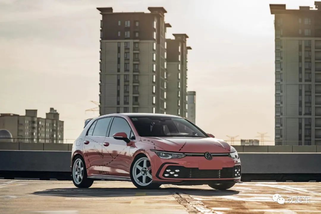 竞技走街范的大众8代高尔夫GTI，上午提车、下午改装
