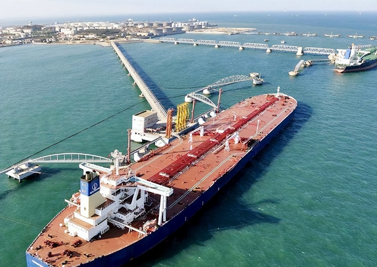 目前美国敢不敢对伊朗动武,美国为何不敢对俄动武