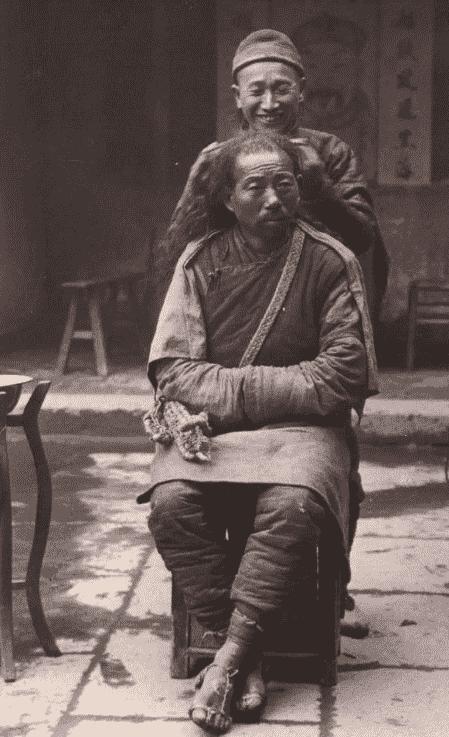 50年代处刑老照片图文,晚清犯人被打板子