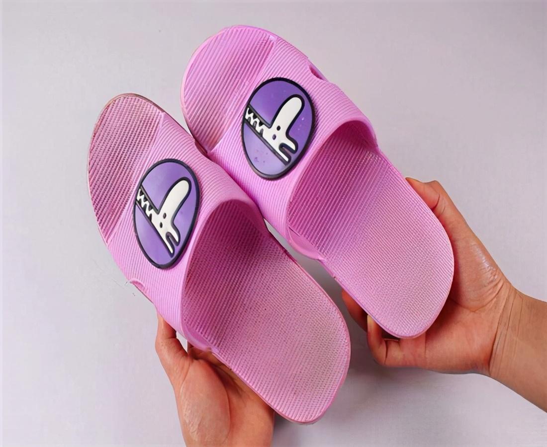 不管拖鞋多脏，教你“土方法”，拖鞋立马变干净