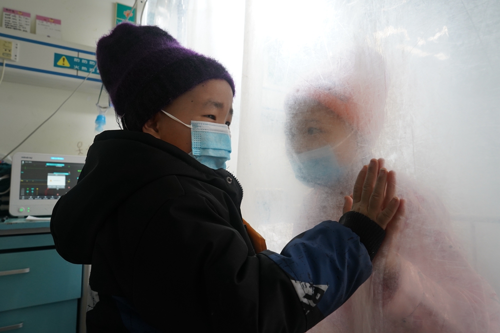 姐弟俩同时生病只剩一支药能救命,兄妹俩患上罕见疾病后续