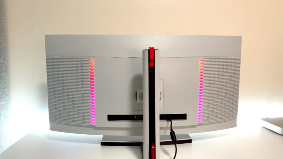 带扬声器和麦克风的显示器,带喇叭和麦克风的显示器