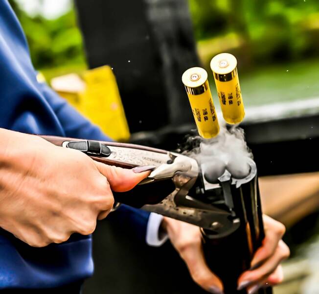 78个真实有趣的照片：山顶的足球场，老树与佛像，老司机脸部皮肤