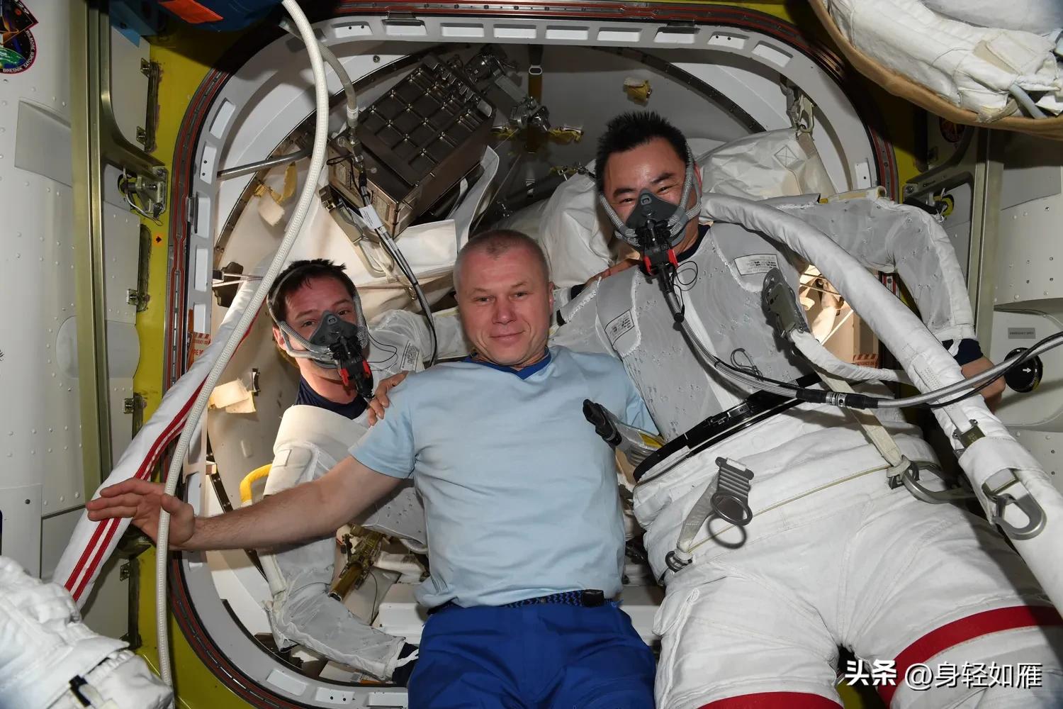 俄罗斯太空行走的过程,俄罗斯太空行走5秒