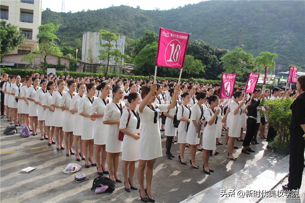 合肥正规化妆师技能培训新手入门,贴睫毛的正确方法新手化妆师