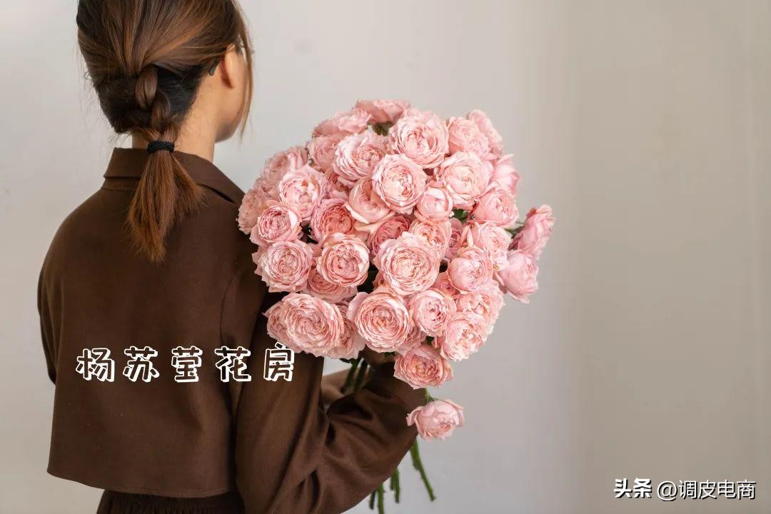 从小白到文艺花商，这个一米八大汉成为昆明斗南最懂花的主播